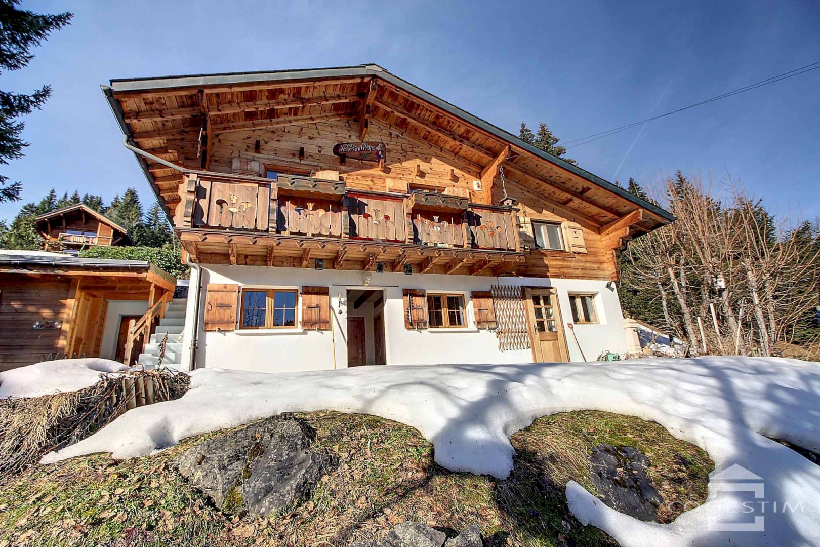 Chalet authentique en mélèze 
de 4 pièces au cœur du village