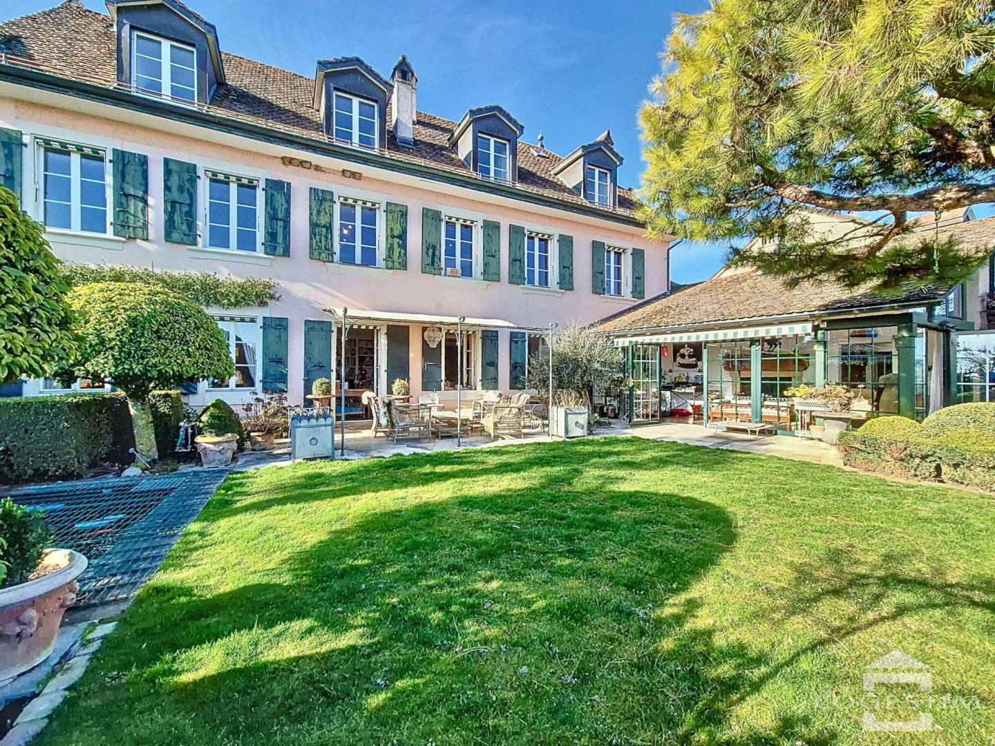 Maison bourgeoise avec vue panoramique sur le Léman