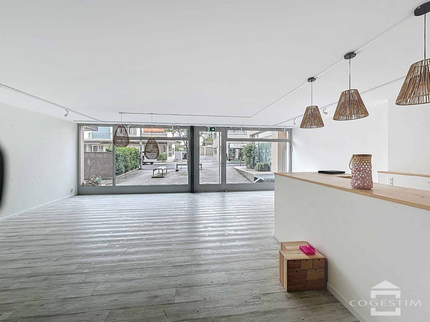 Surface commerciale moderne à Gland !