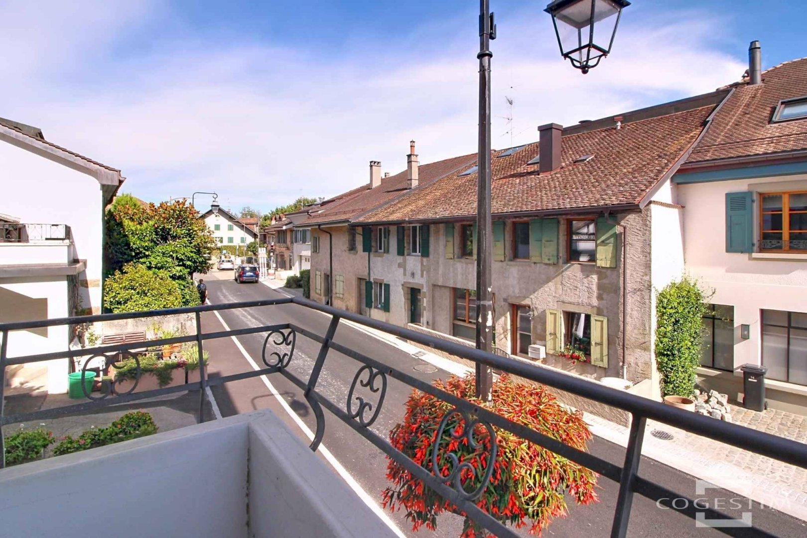 Pour investisseur
Immeuble mixte idéalement situé au cœur du village