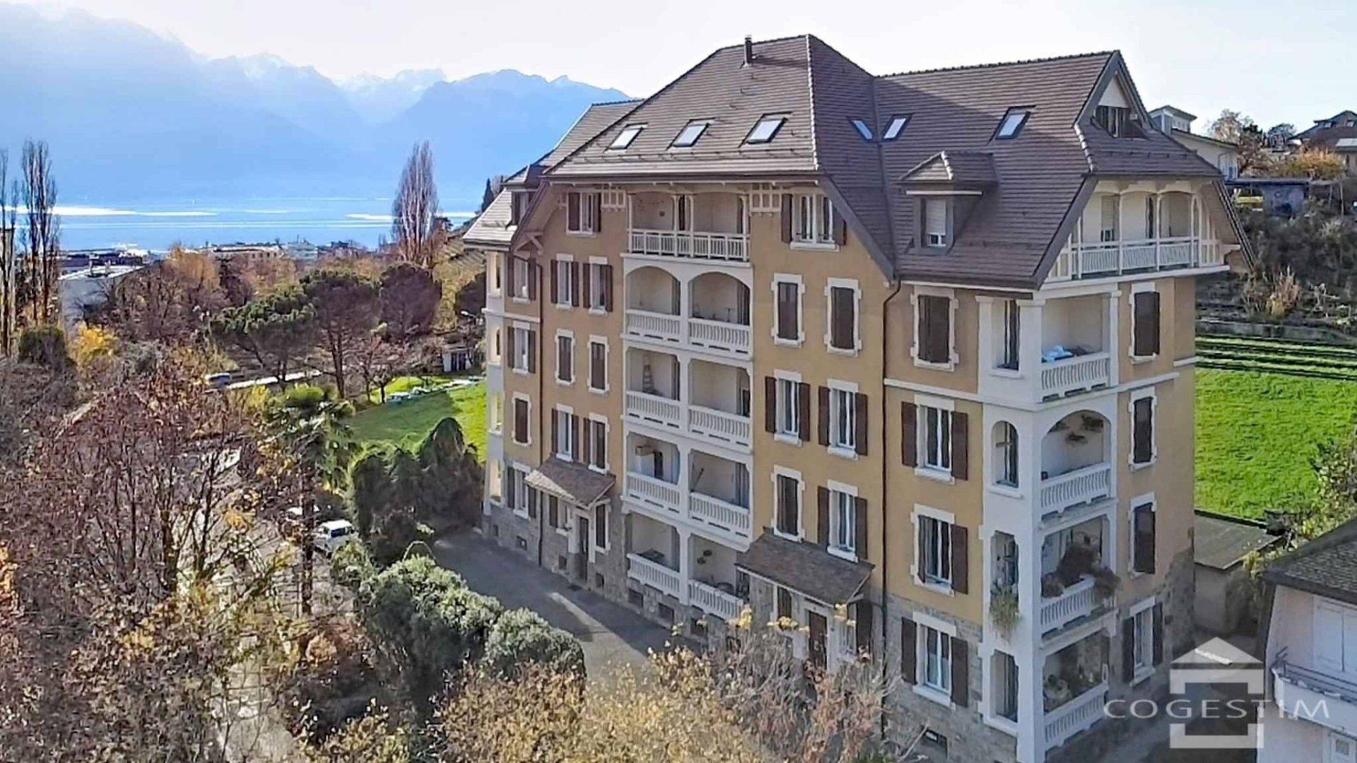 Charmant appartement       
situé dans un cadre paisible
au bord d’un ruisseau