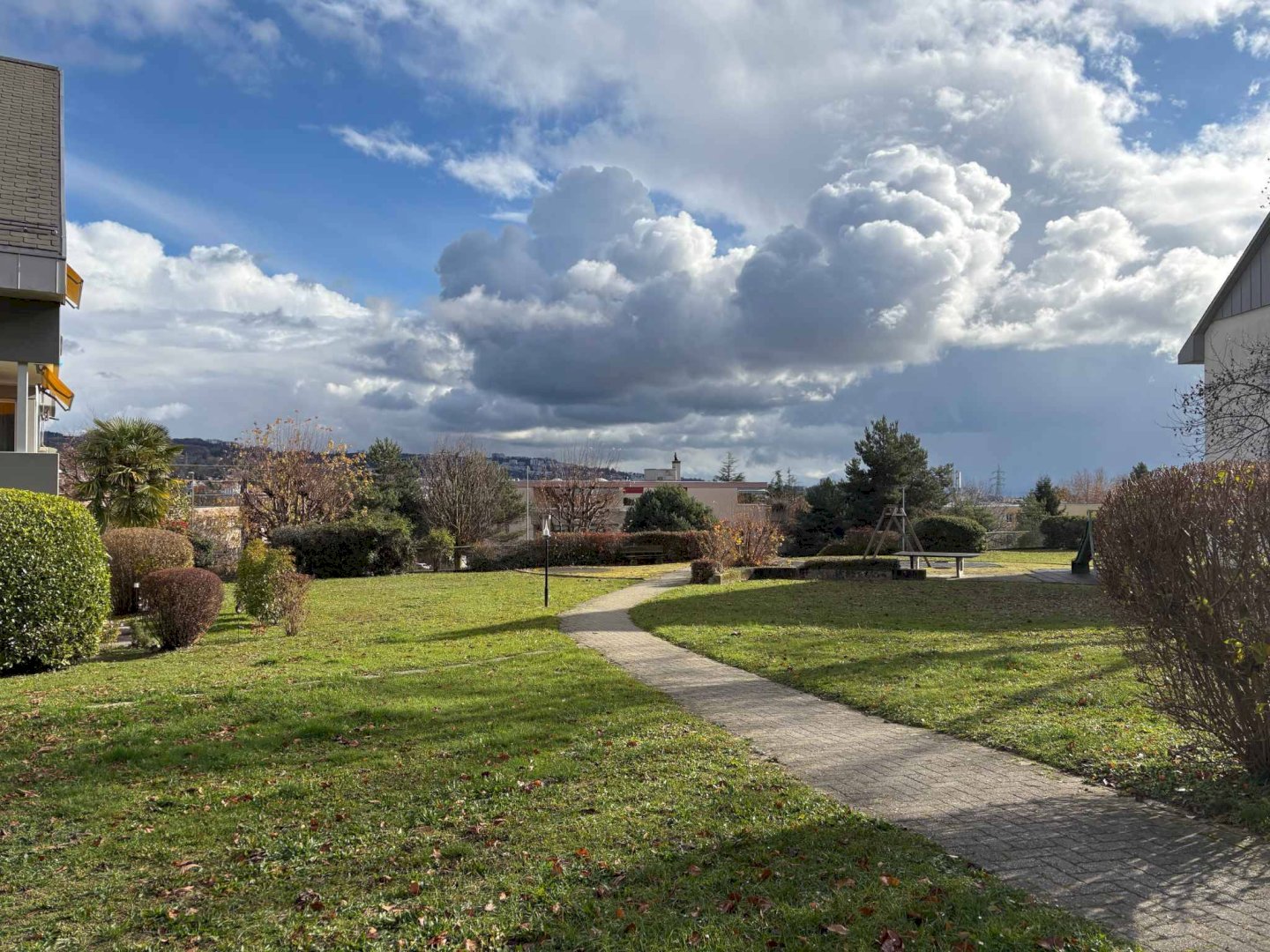 CHARME ET CACHET POUR CE SPACIEUX LOGEMENT DE 2,5 PIECES AU DERNIER ETAGE