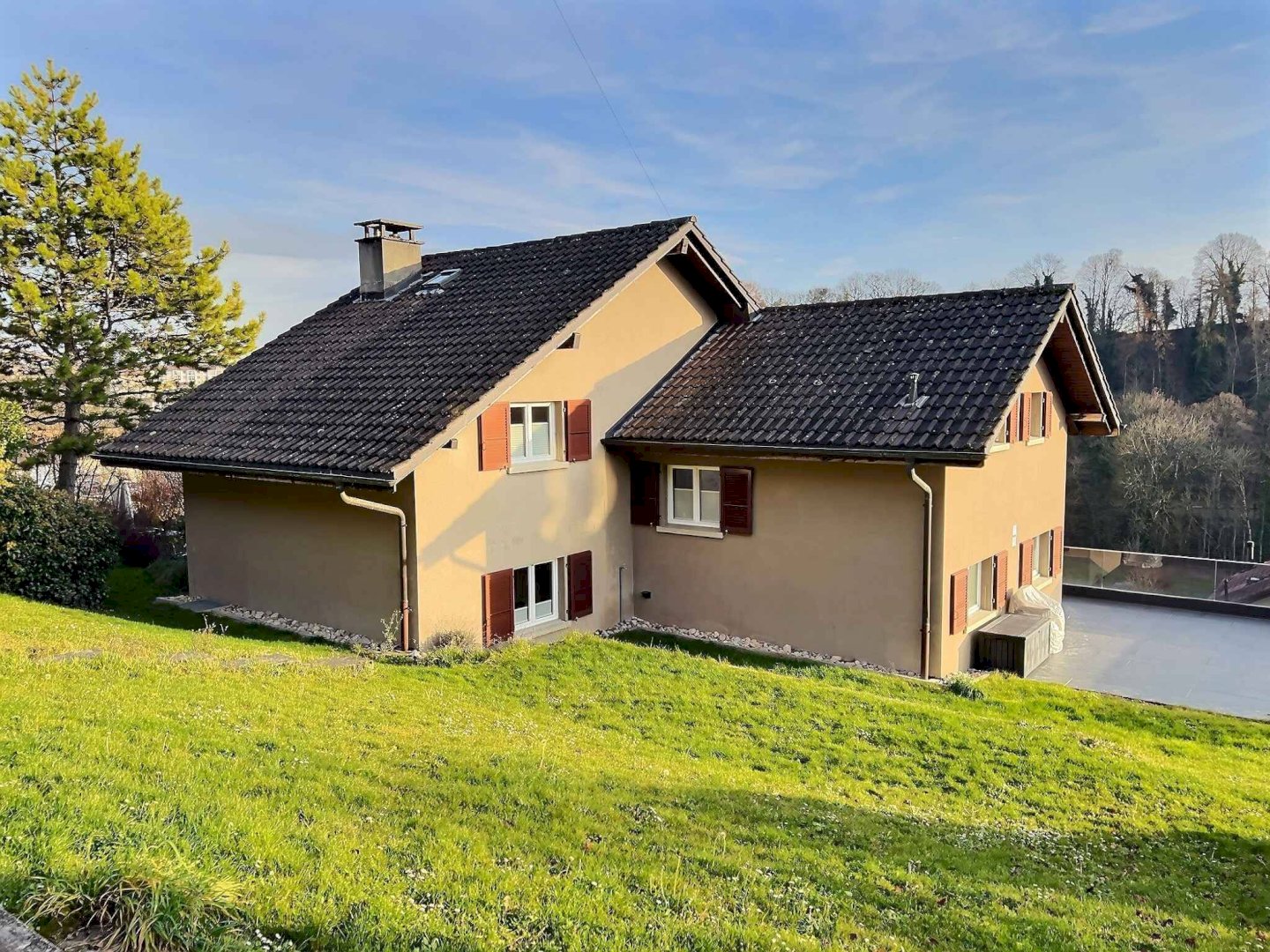 Magnifique villa individuelle de 7½ avec vue dégagée, terrasse et grand jardin verdoyant