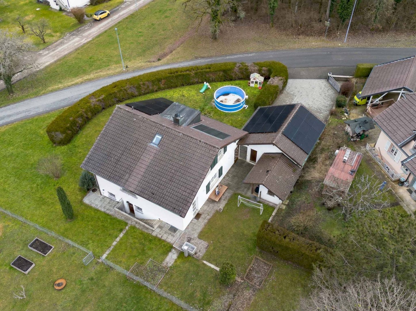 Superbe villa individuelle de 5½ pièces avec vue dégagée, terrasse couverte, piscine hors sol et grand jardin verdoyant
