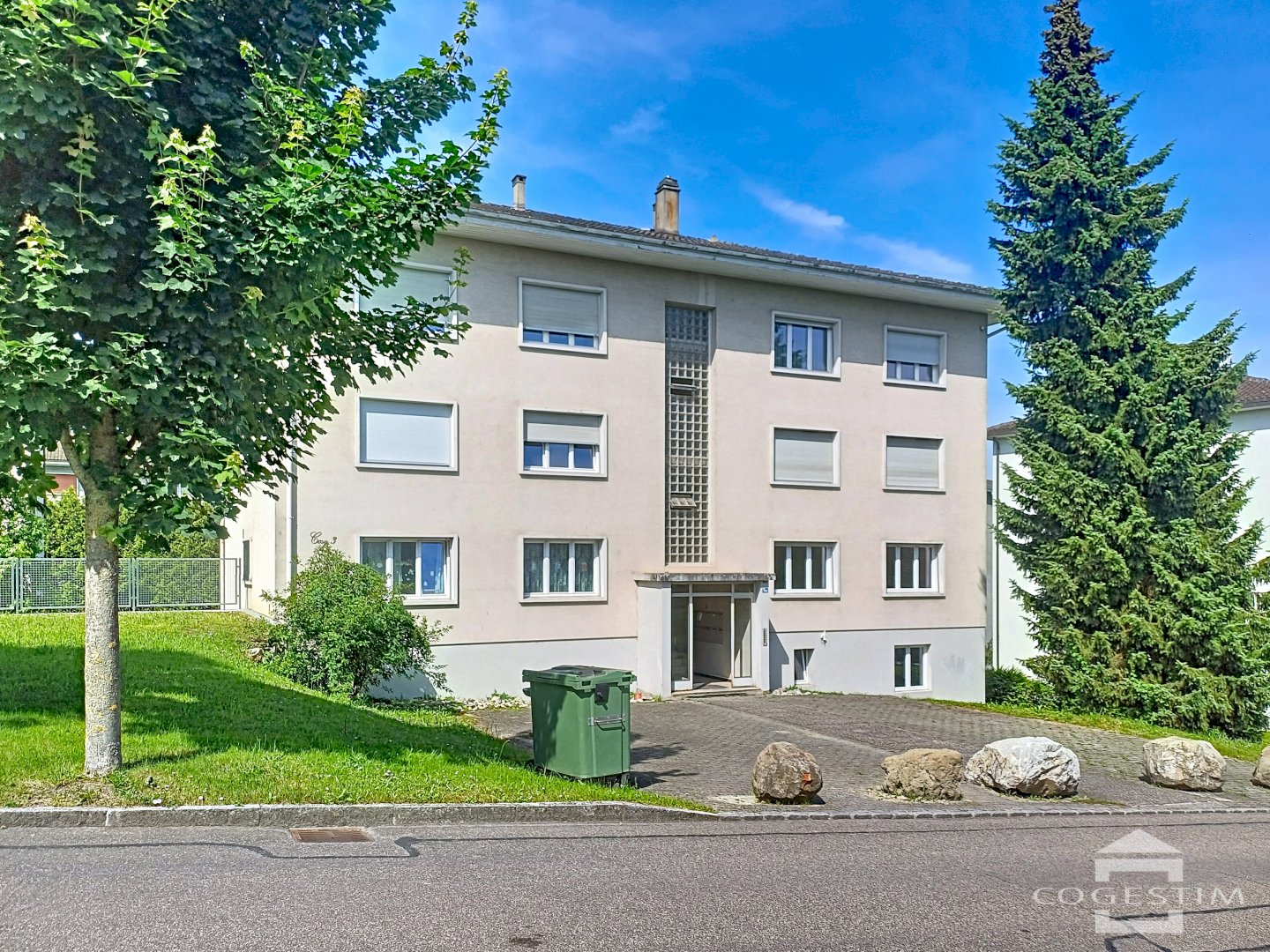 Rénové et idéalement placé, 3 pièces au 1er étage!