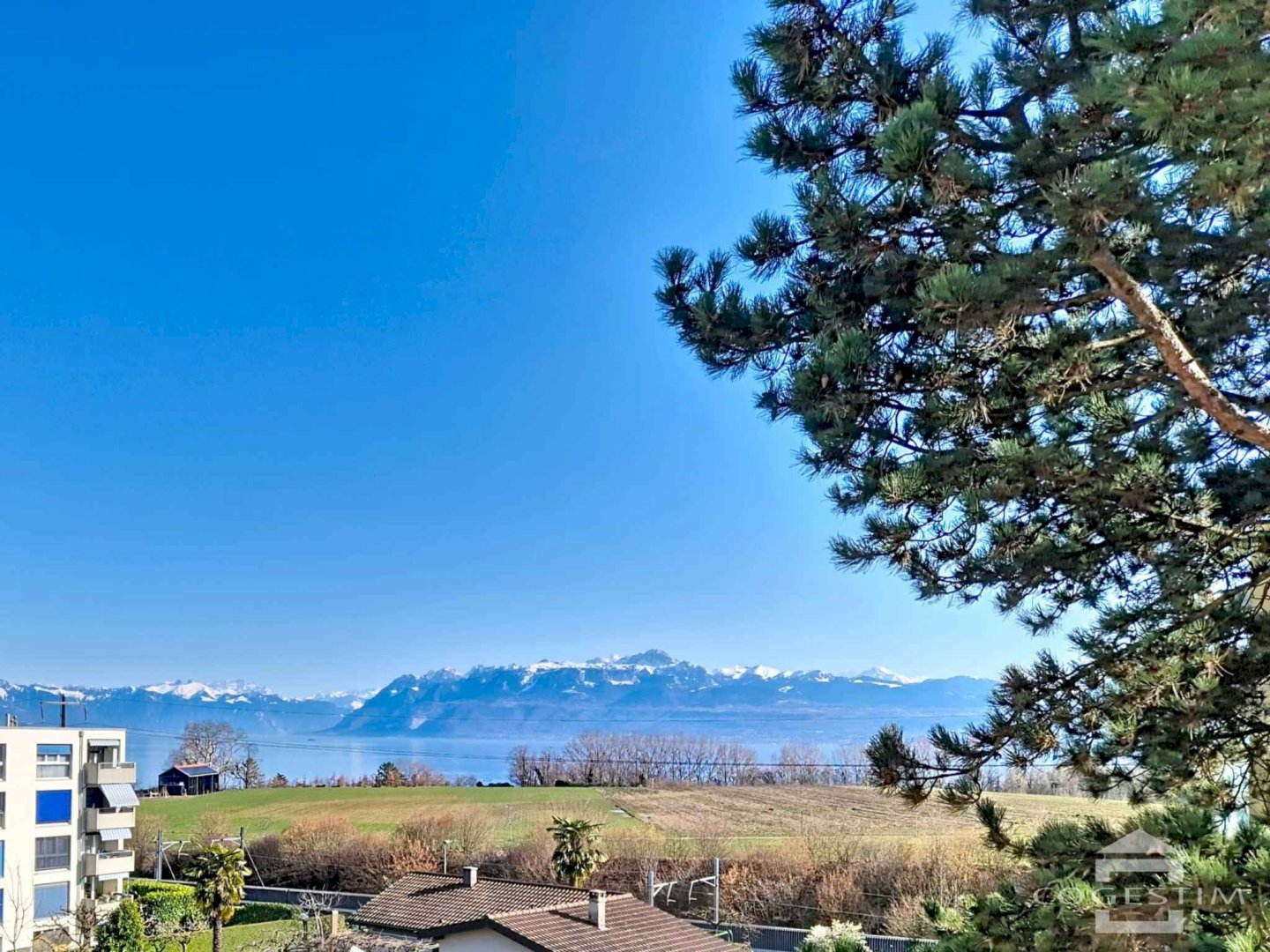Appartement de 3 pièces avec vue sur le Léman et les Alpes