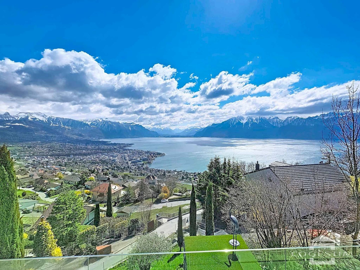 Villa contemporaine avec piscine    Vue panoramique époustouflante