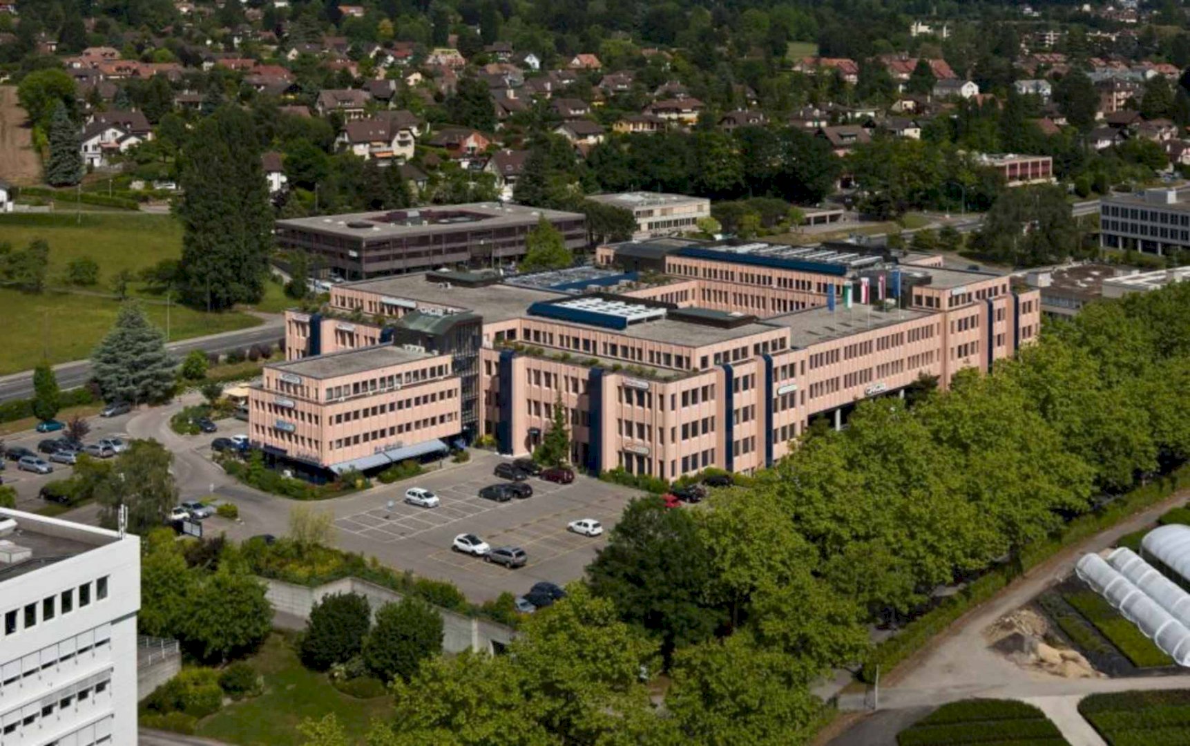 BELLE SURFACE ADMINISTRATIVE DE 186 M2