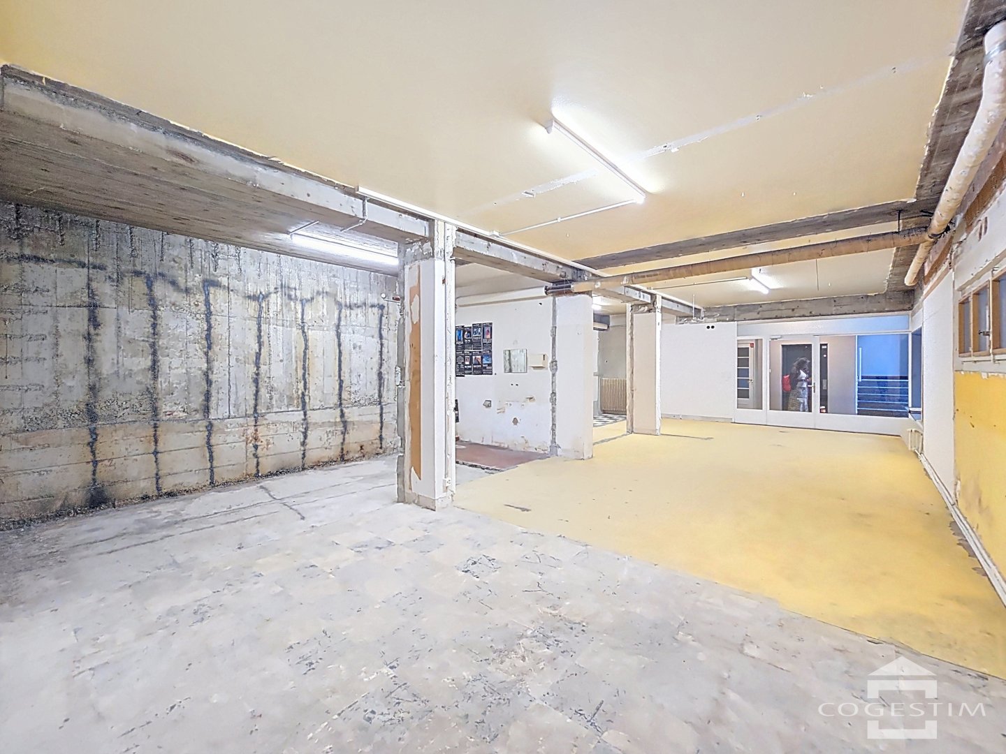 Gallerie d&rsquo;art / Dépôt d&rsquo;environ 80m2 avec vitrine