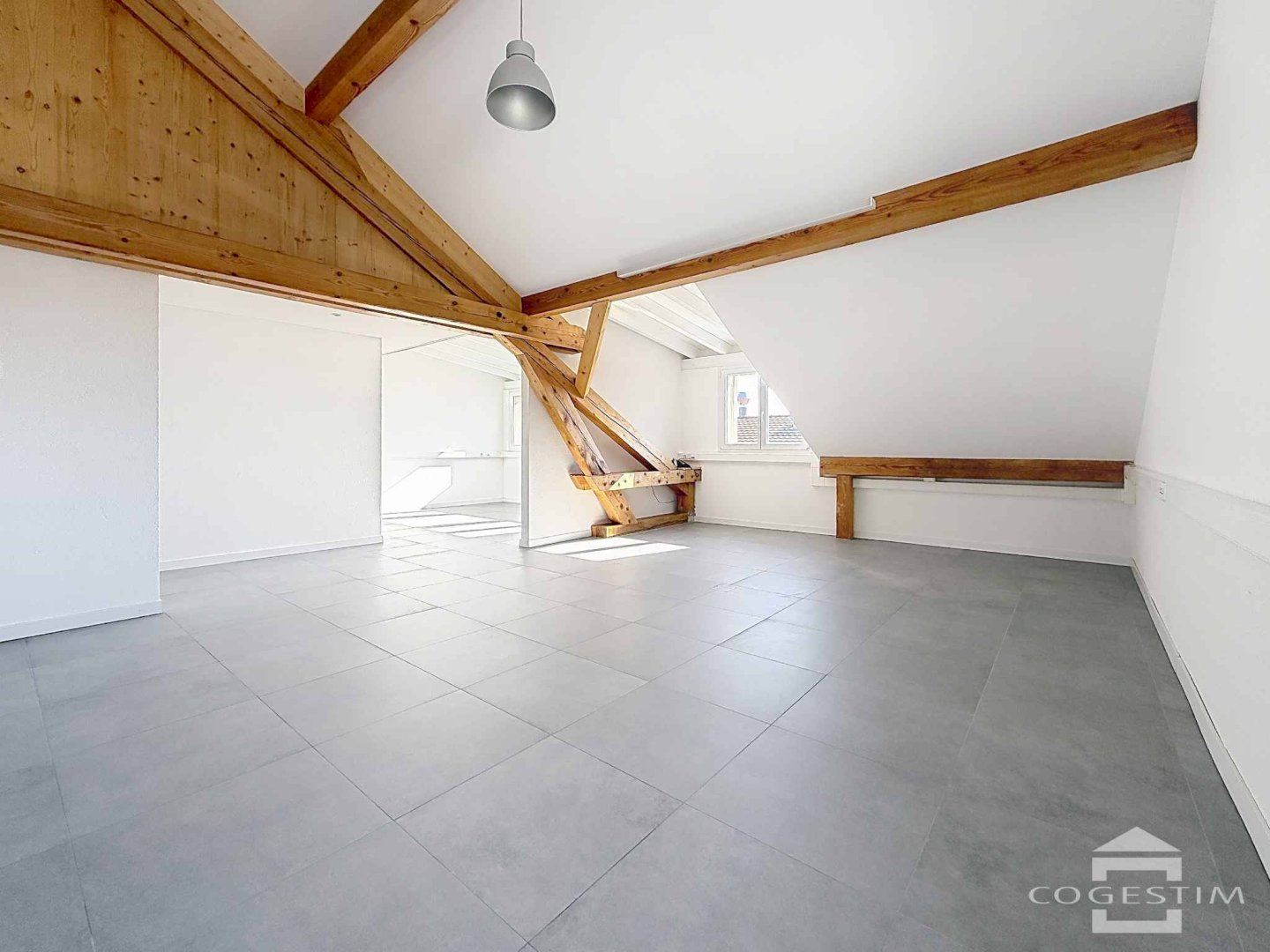 Bureaux spacieux avec 
12 places de parc