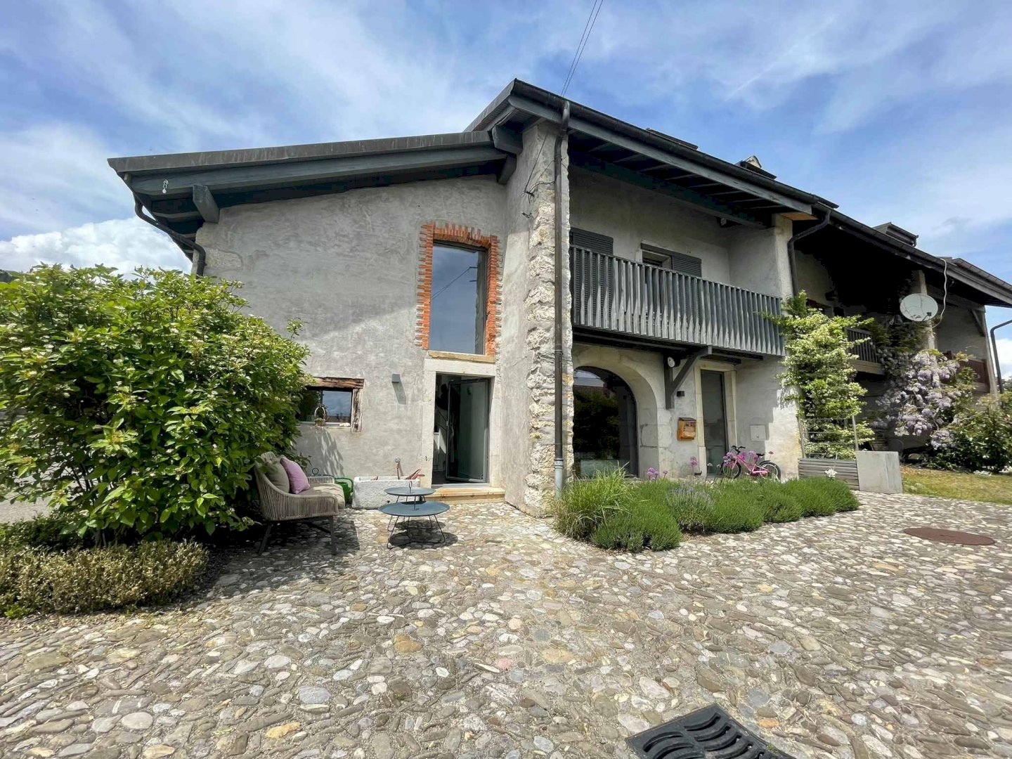 Maison de village mitoyenne de 6.5 pièces entièrement rénovée