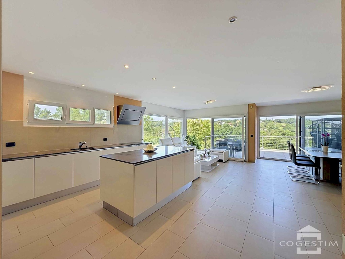 Villa mitoyenne contemporaine 
de 6.5 pièces