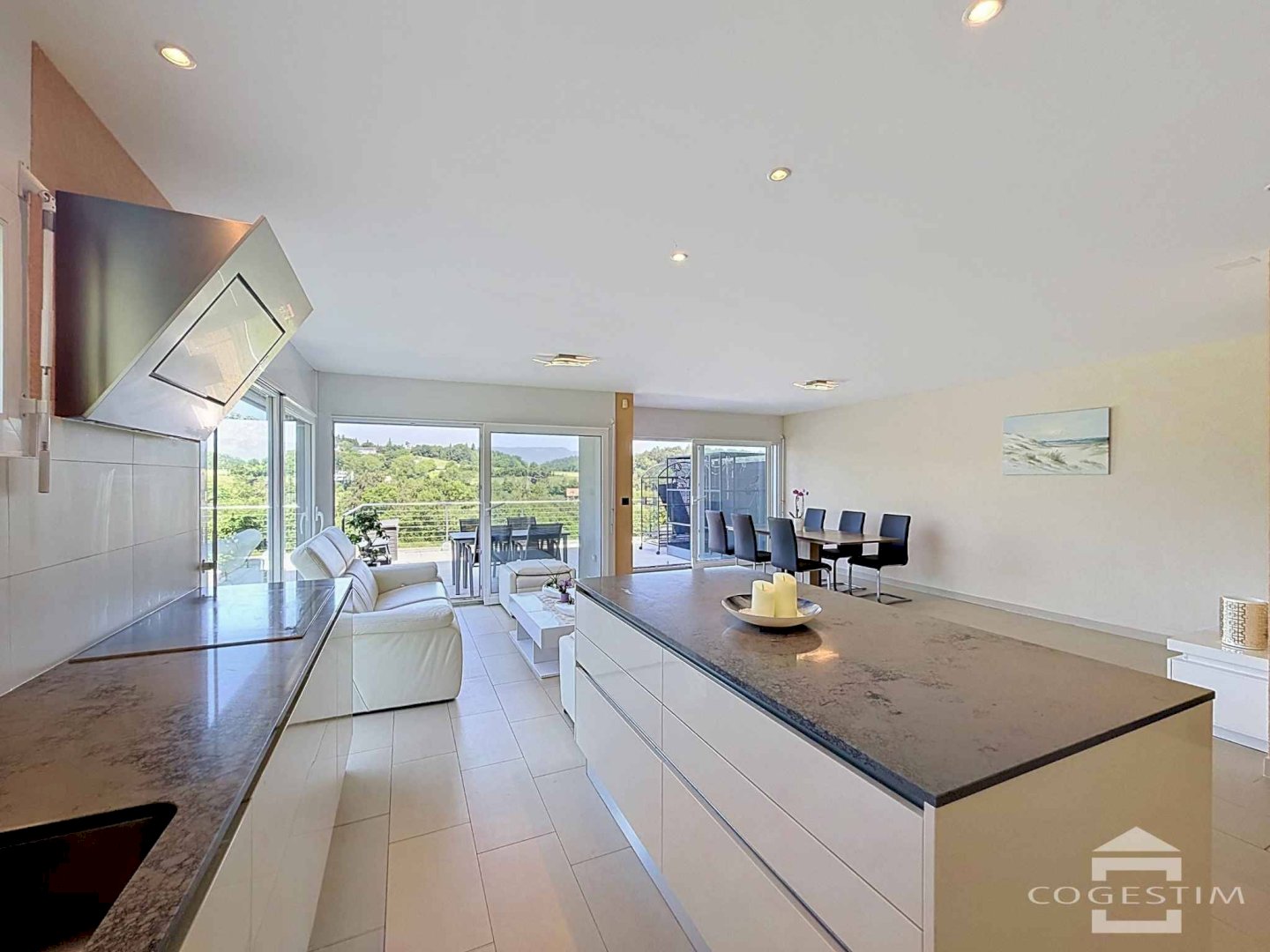 Villa mitoyenne contemporaine 
de 6.5 pièces