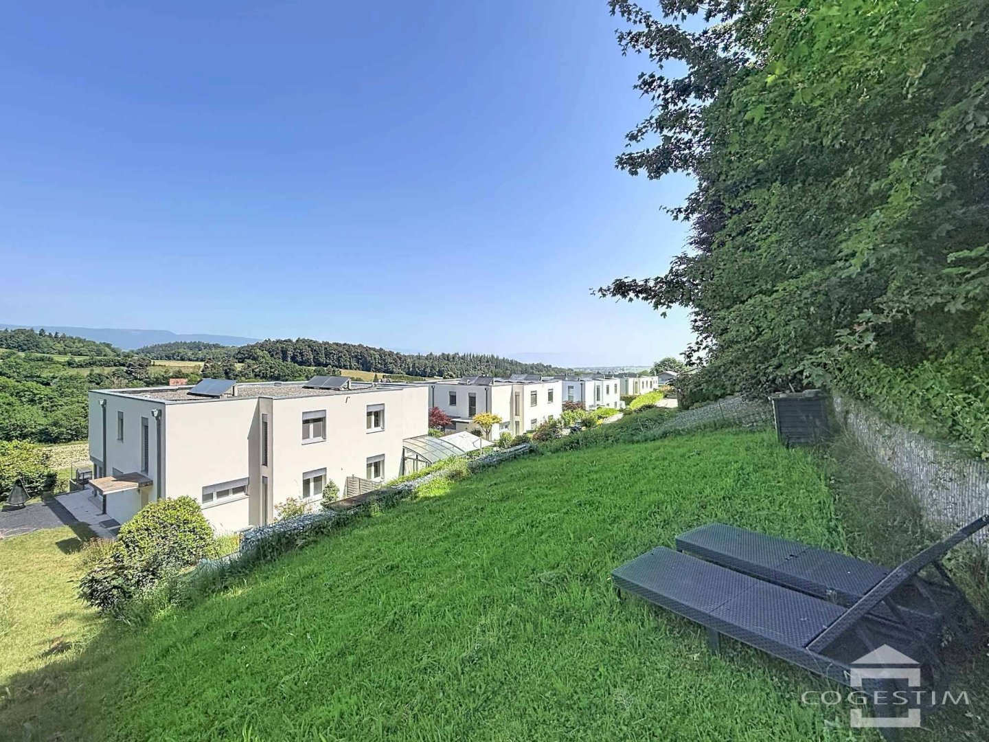 Villa mitoyenne contemporaine 
de 6.5 pièces