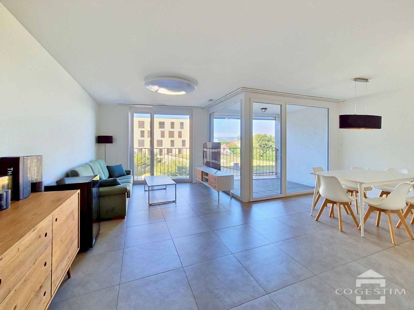 Appartement de 3,5 pièces 
à 50 mètres du Léman 
et à 5 minutes du centre-ville