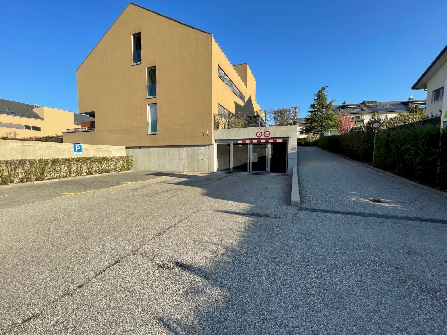 Places de parc intérieures disponibles de suite