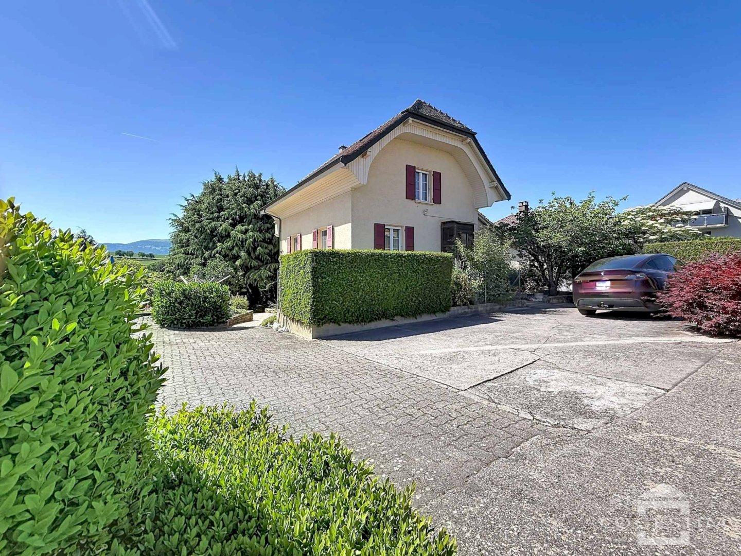 Maison villageoise sur un terrain 
de plus de 4&rsquo;400 m²