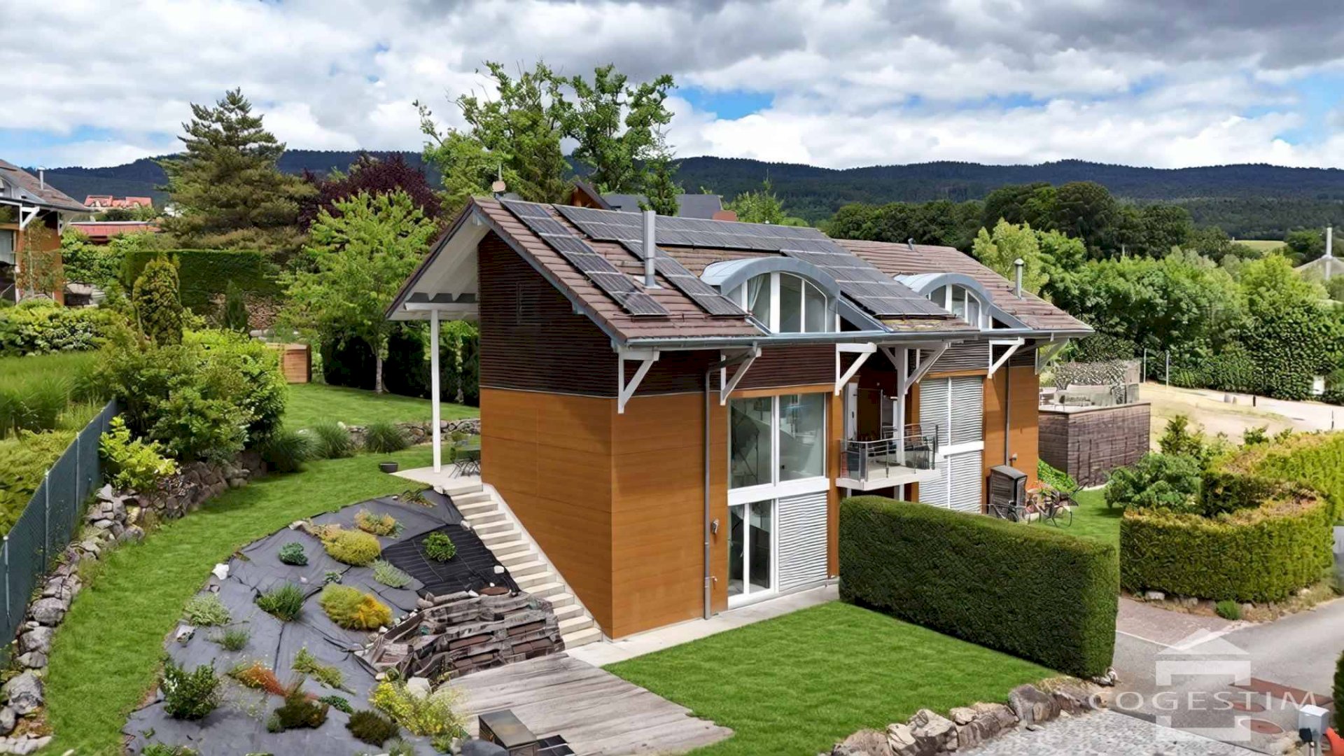 Villa mitoyenne avec jardin dans un environnement paisible et verdoyant