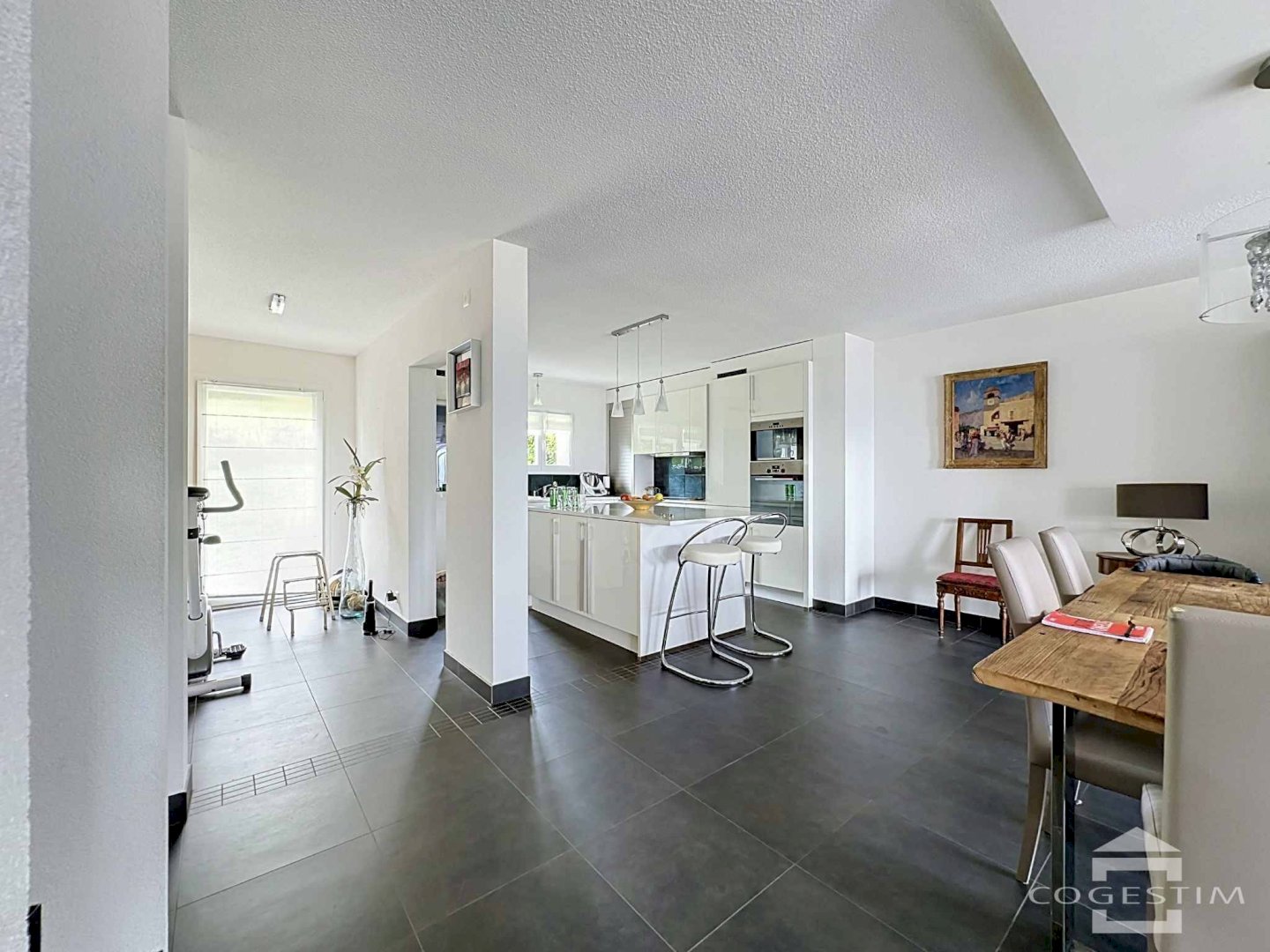 Charmante villa de 5.5 pièces de 170 m² habitables avec vue imprenable sur le lac et les Alpes