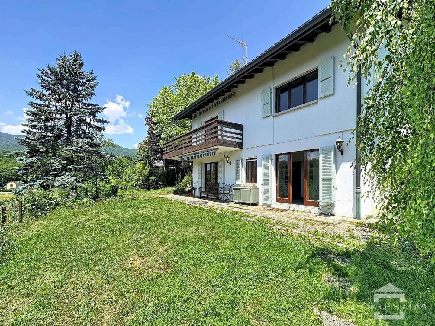Belle maison de village, avec jardin et terrasse, à Givrins
