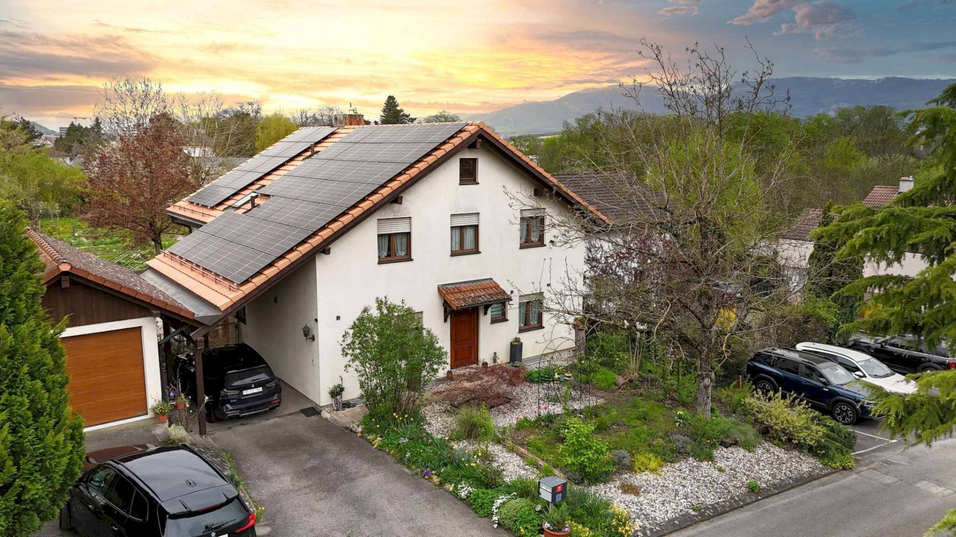Villa familiale rénovée, studio indépendant et jardin de 1&rsquo;260 m²