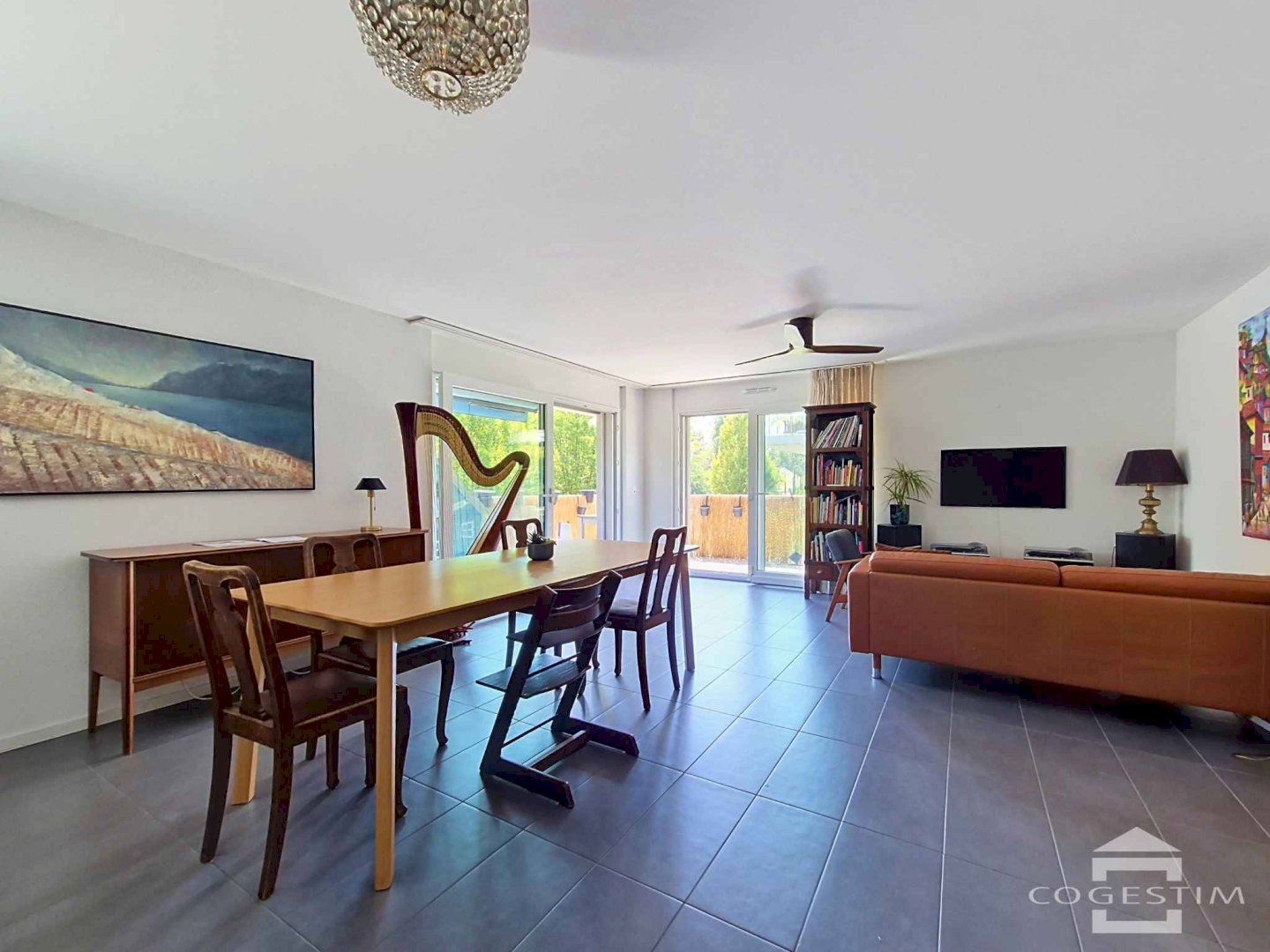 Appartement moderne de 4.5 pièces 
avec de généreux espaces extérieurs