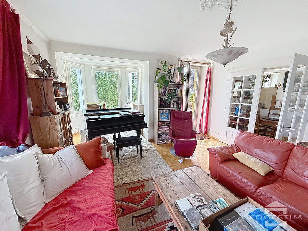 Appartement de charme avec une belle luminosité, centre ville!