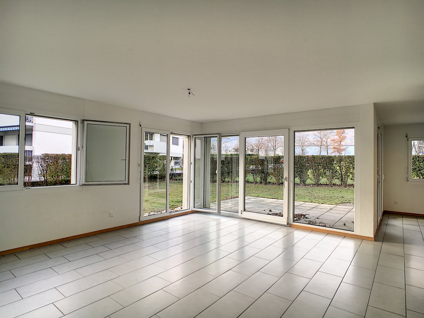 Bel appartement de 5,5 pièces au rez-de-chaussée d&rsquo;environ 127m2