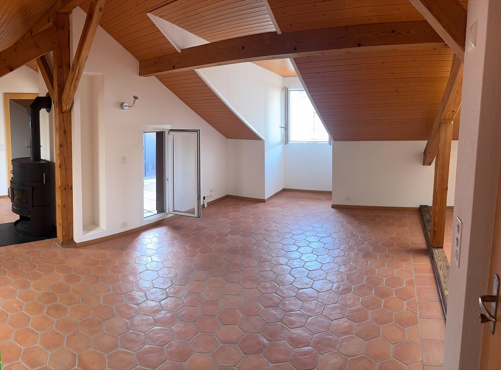 Proche de toutes les commodités, appartement de 2 pièces dans les combles