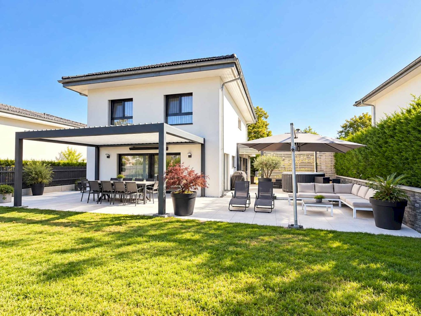 Cuarny · Villa familiale de 2019, jardin, pergola et cinéma au sous-sol